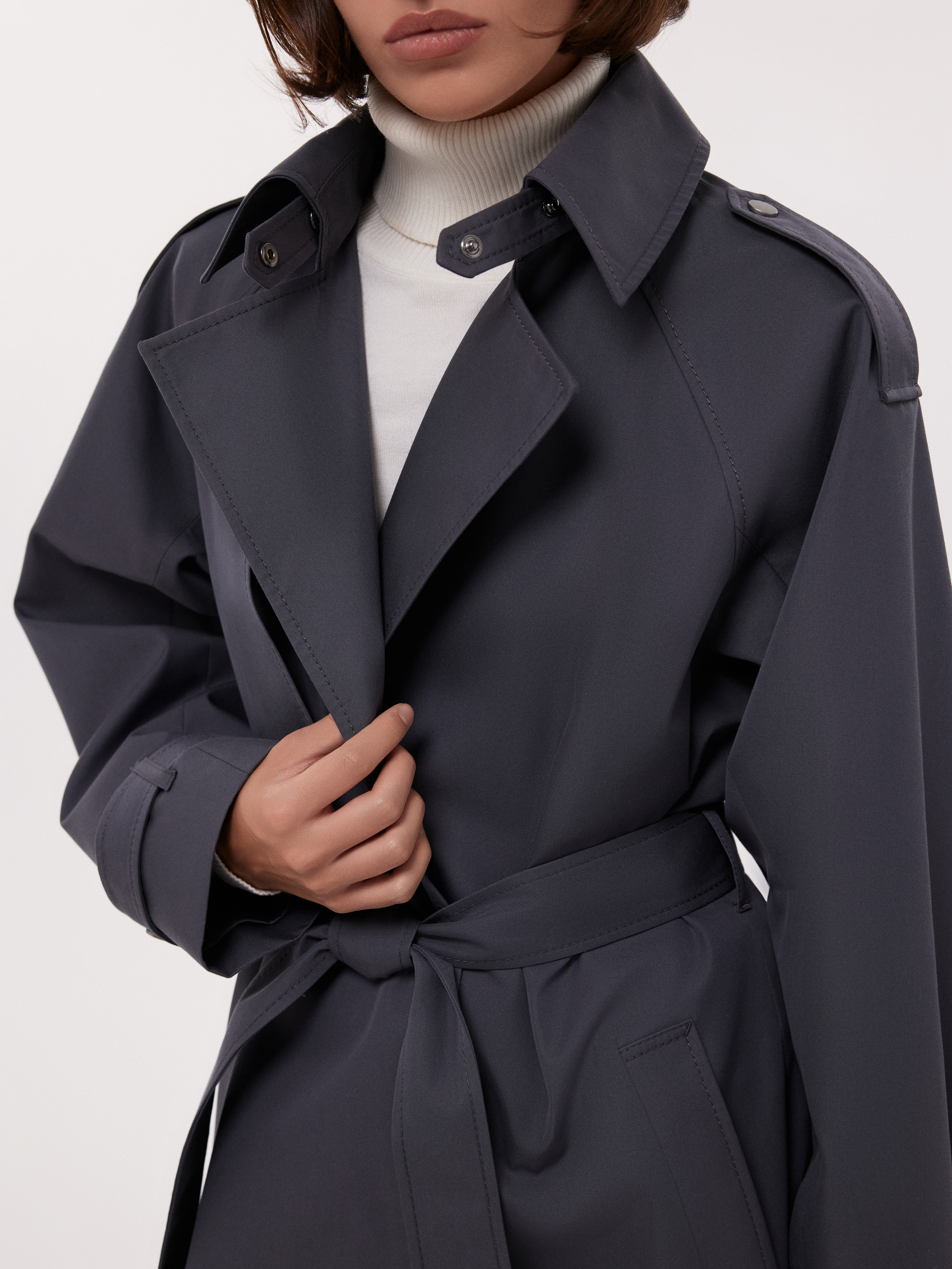 Плащ с переработанным полиэстером