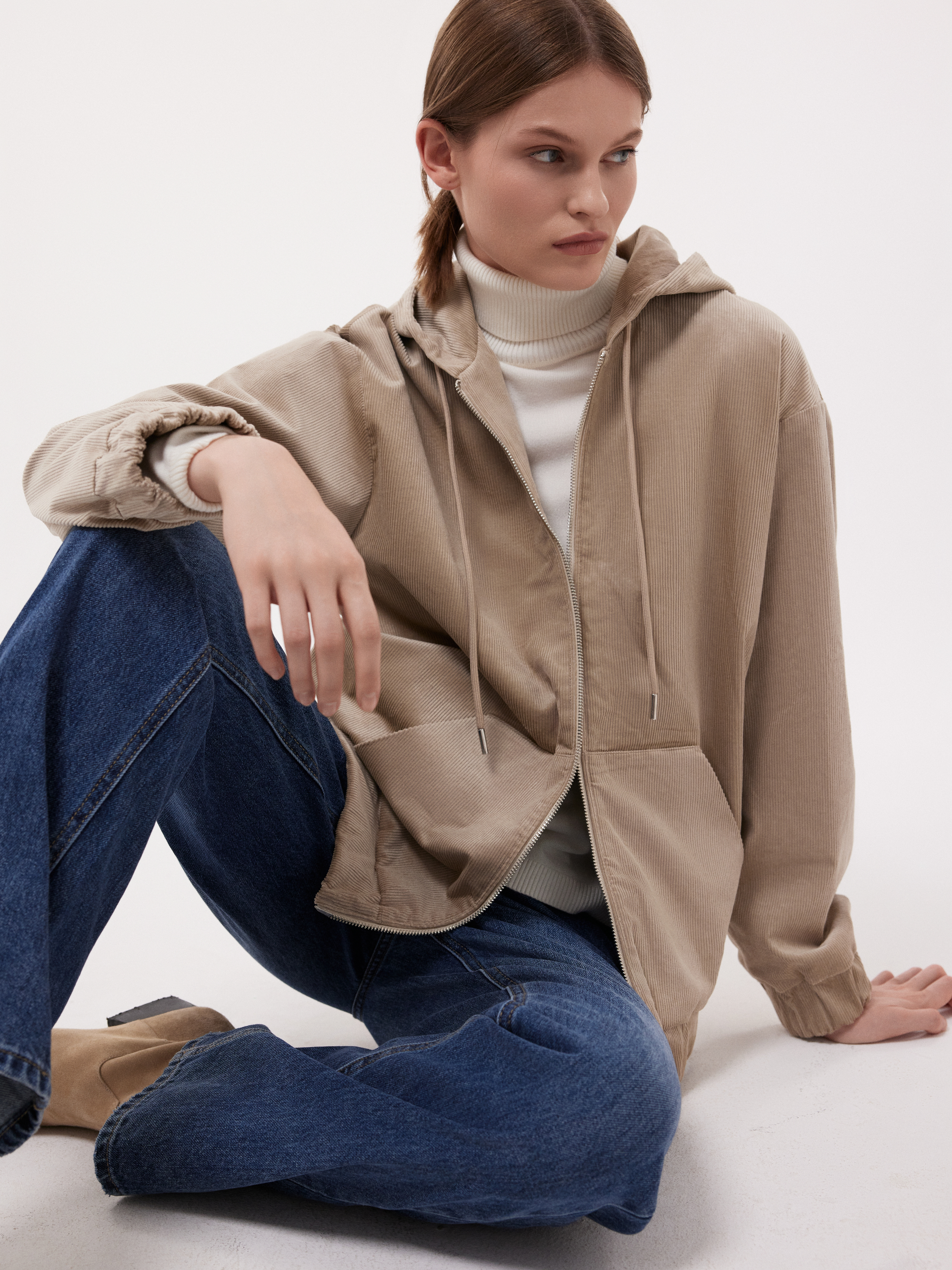 Легкая куртка из вельвета