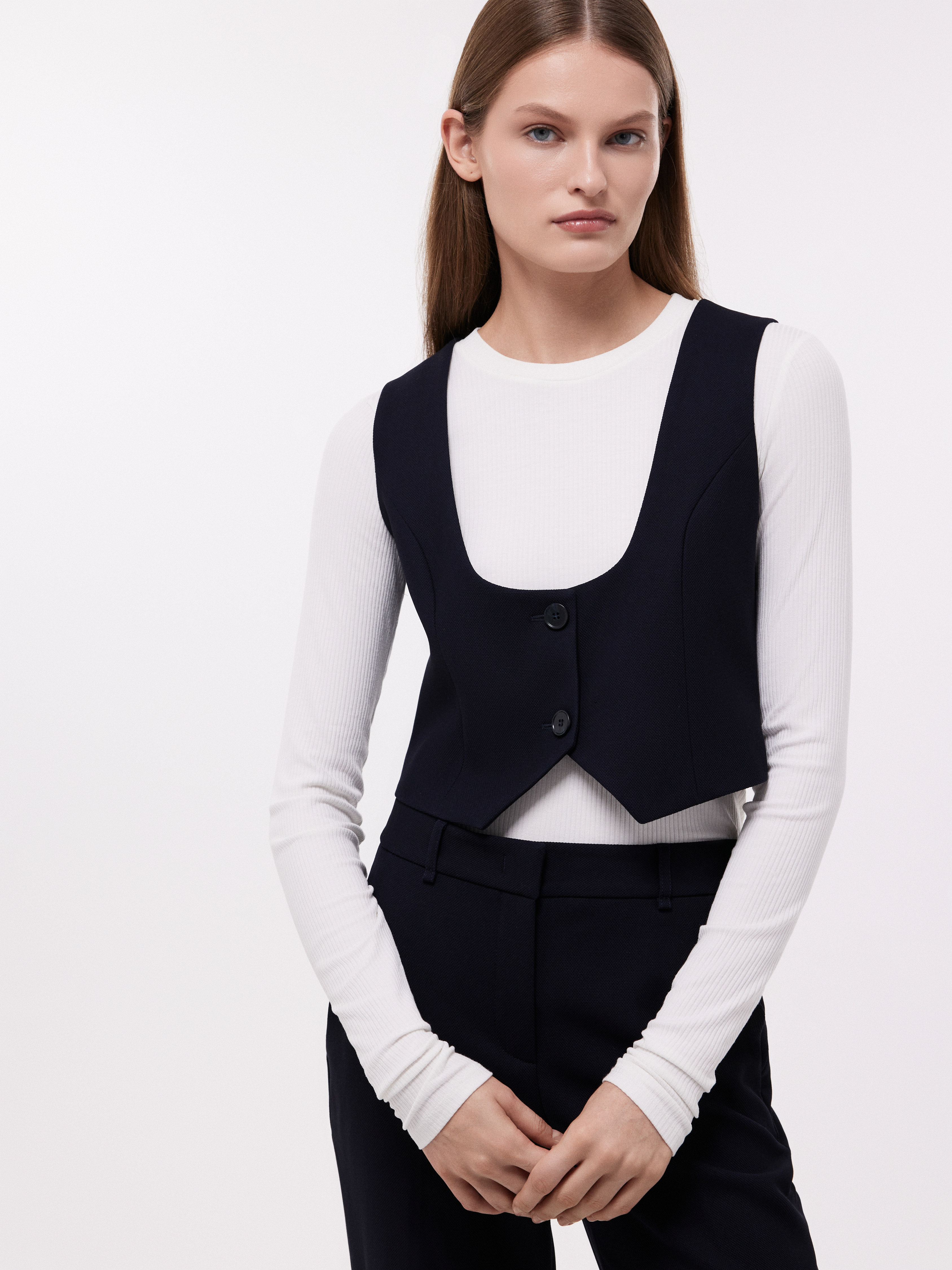 Жилет с глубоким вырезом