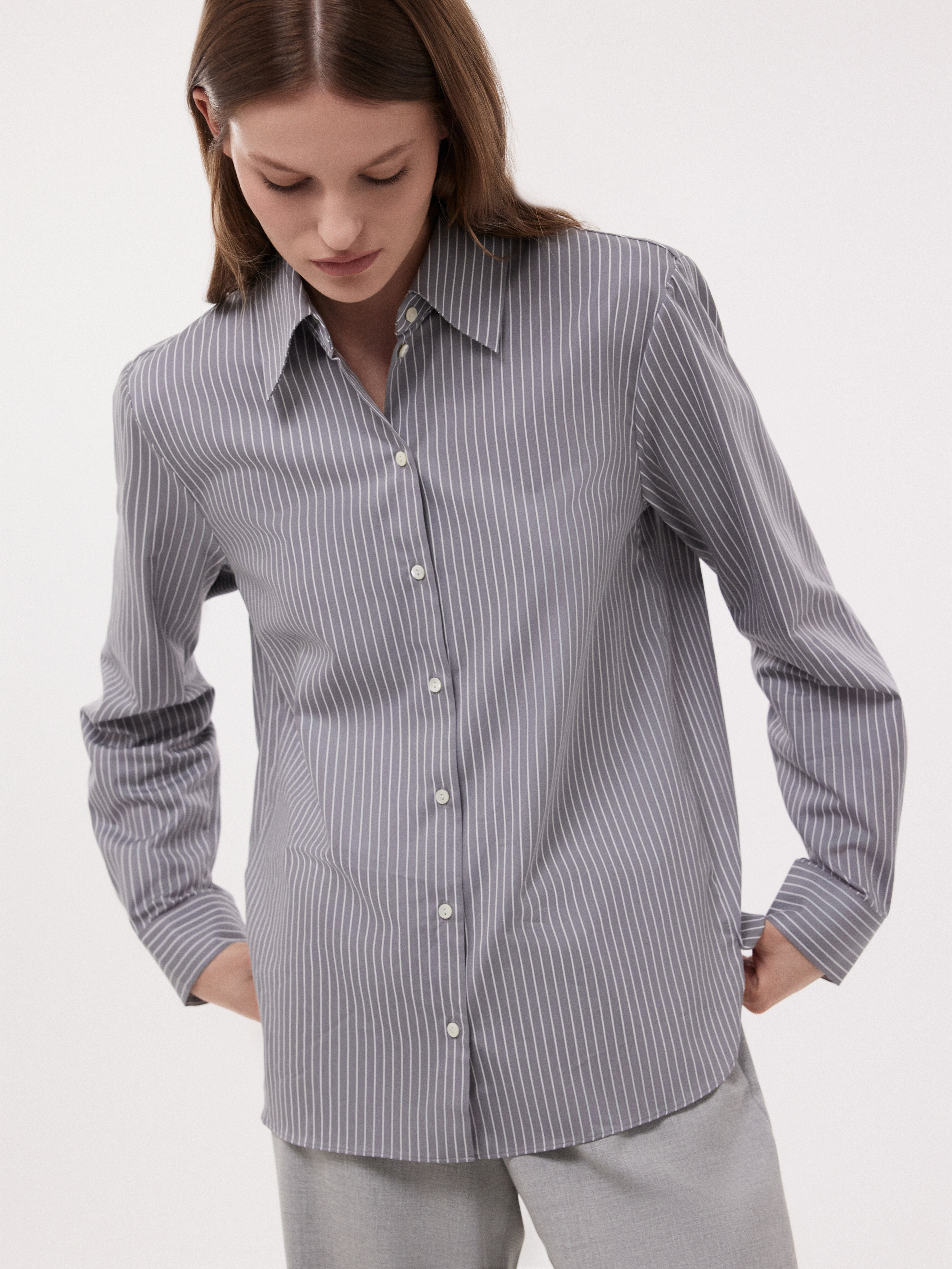 Прямая рубашка в узкую полоску