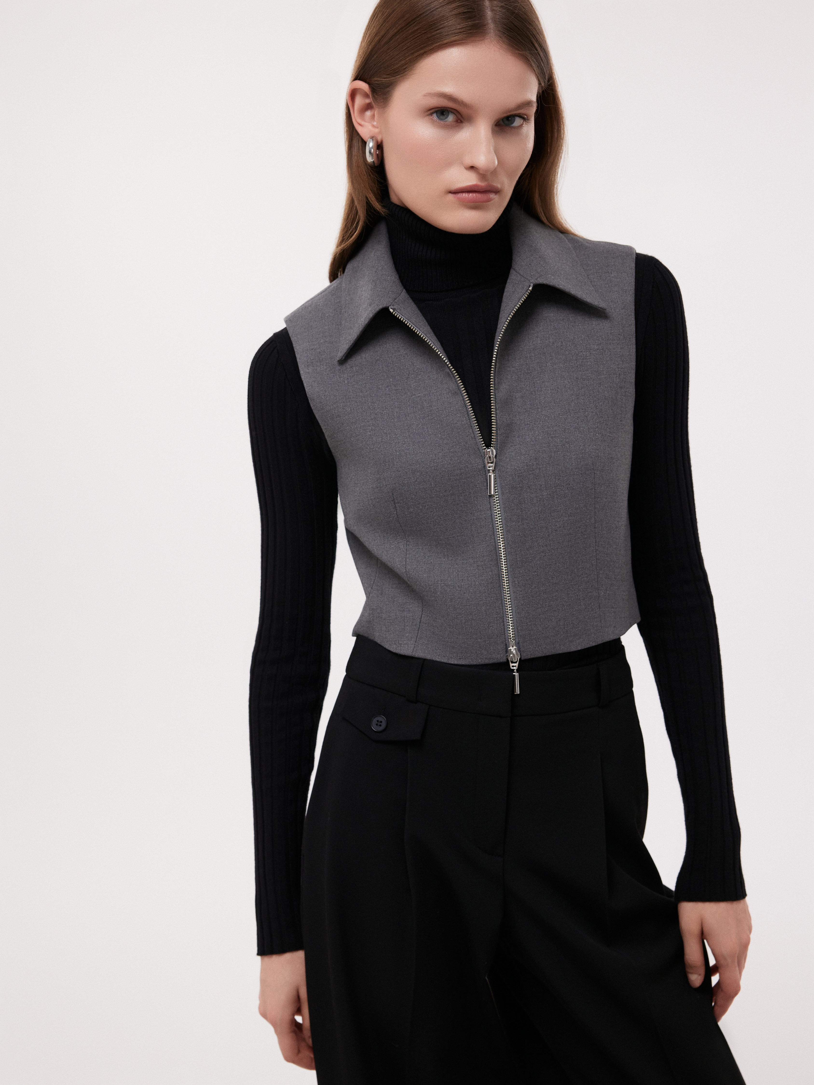 Укороченный жилет на молнии