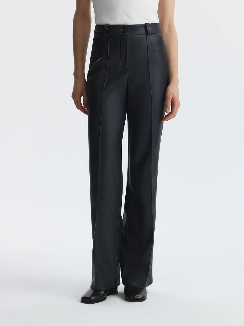 Брюки из экокожи со стрелками