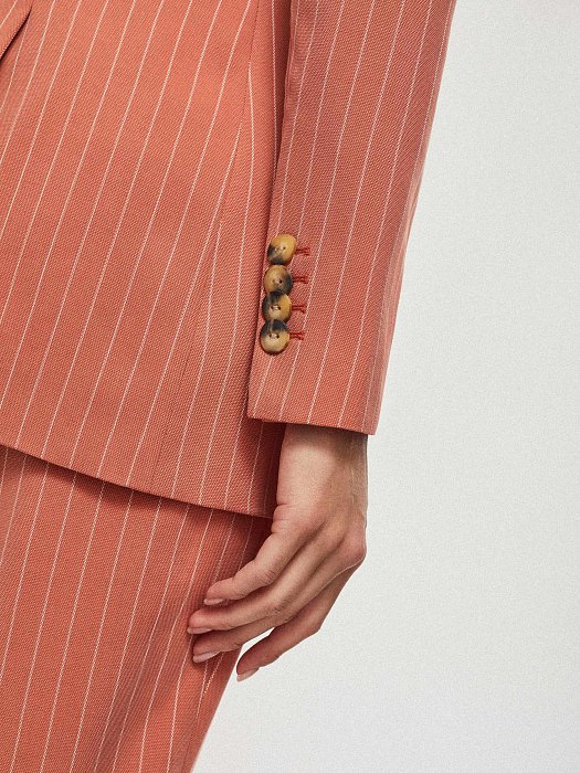 Удлиненный однобортный жакет: фото №4