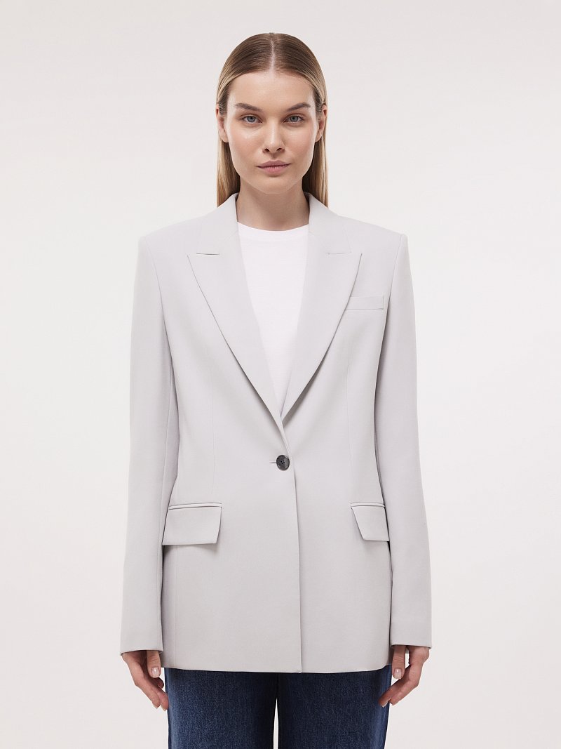 Удлиненный жакет на пуговице