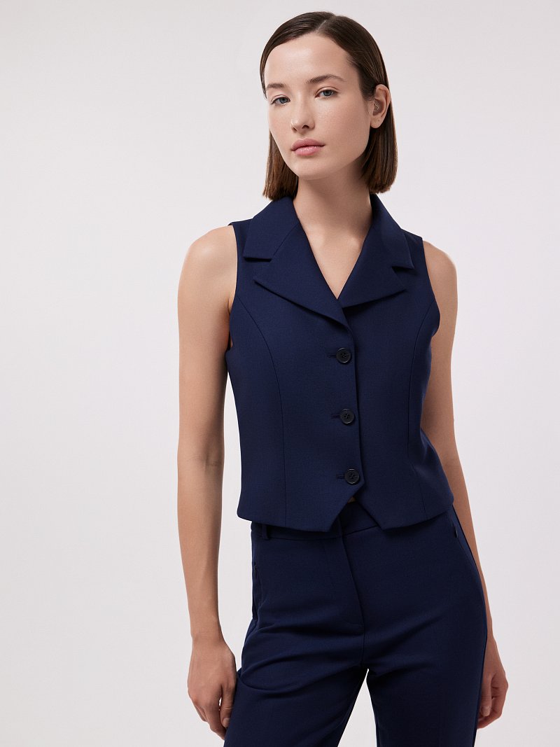 Костюмный жилет с лацканами