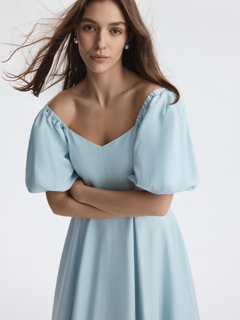 Расклешенное платье со льном