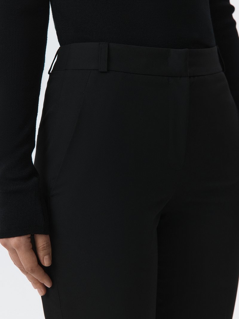 Зауженные брюки со стрелками