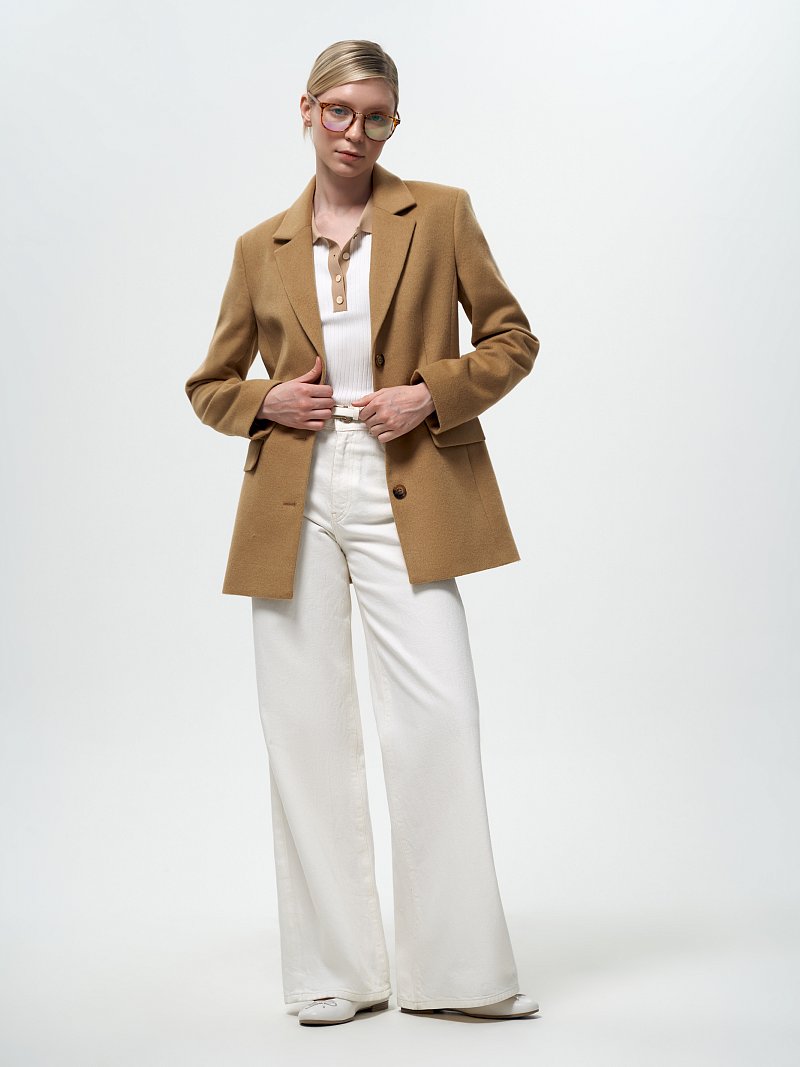 Приталенный жакет из драпа