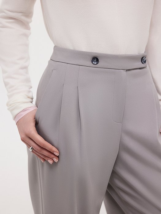 Прямые брюки с защипами: фото №3