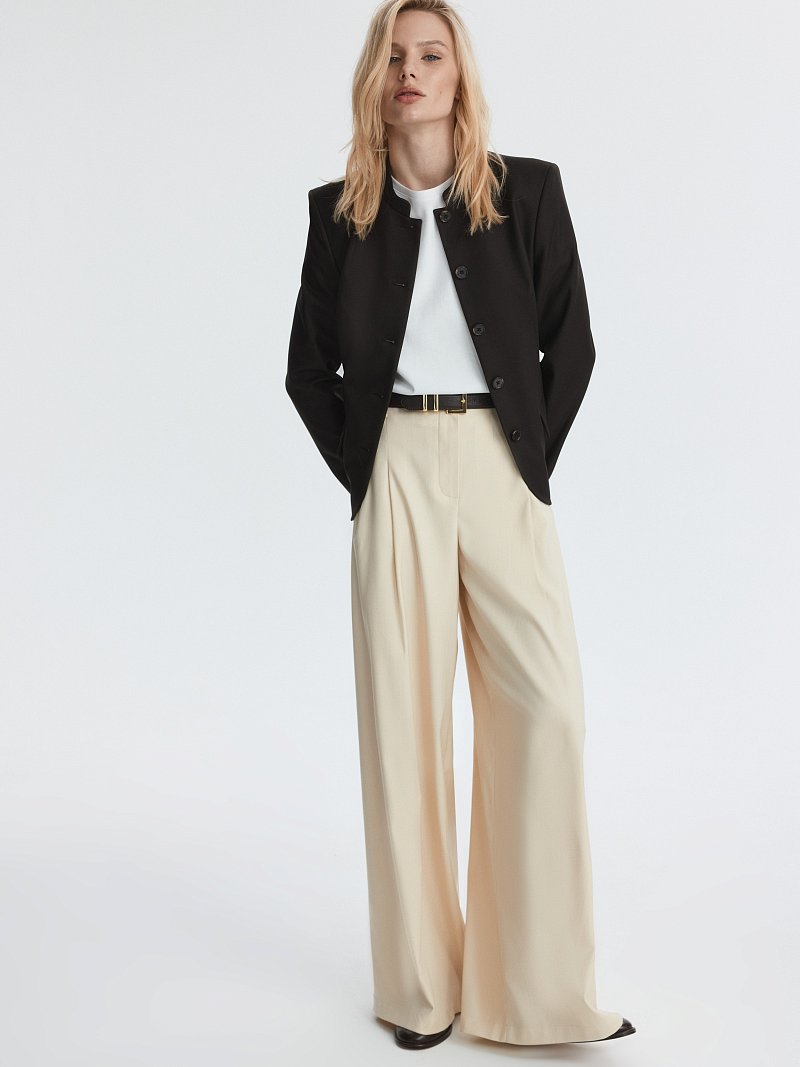 Широкие брюки с защипами