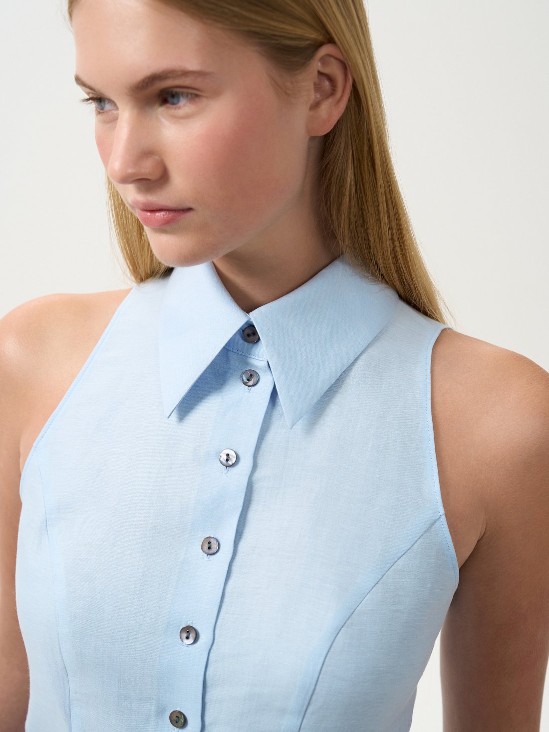 Льняная блуза без рукавов: фото №1