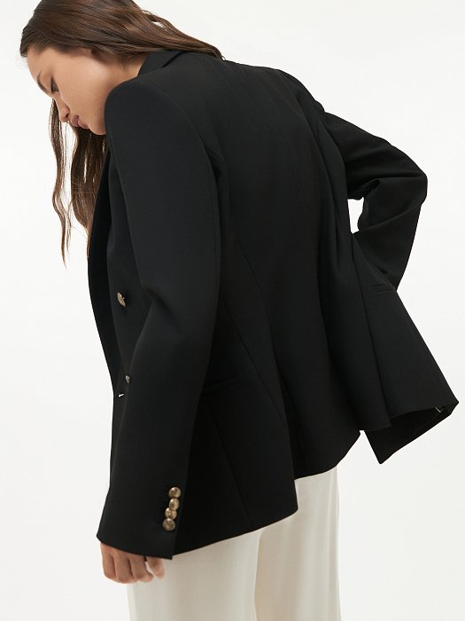 Приталенный двубортный жакет: фото №3