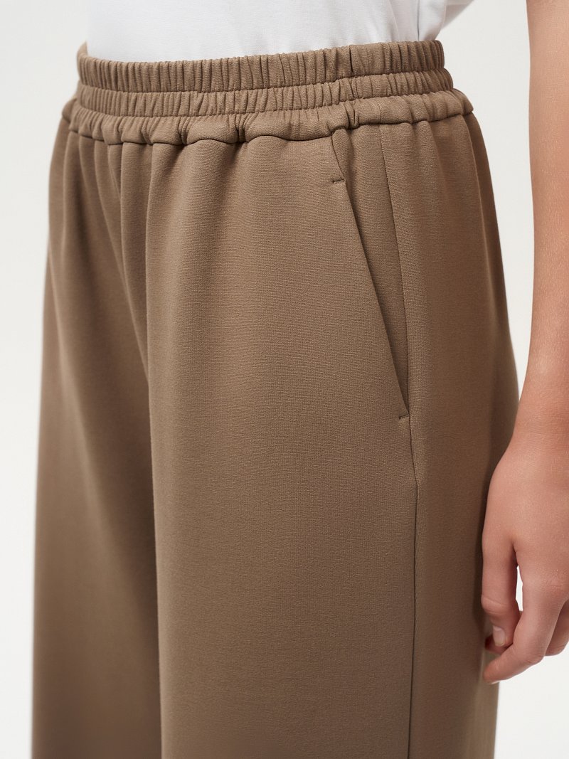 Трикотажные брюки на резинке