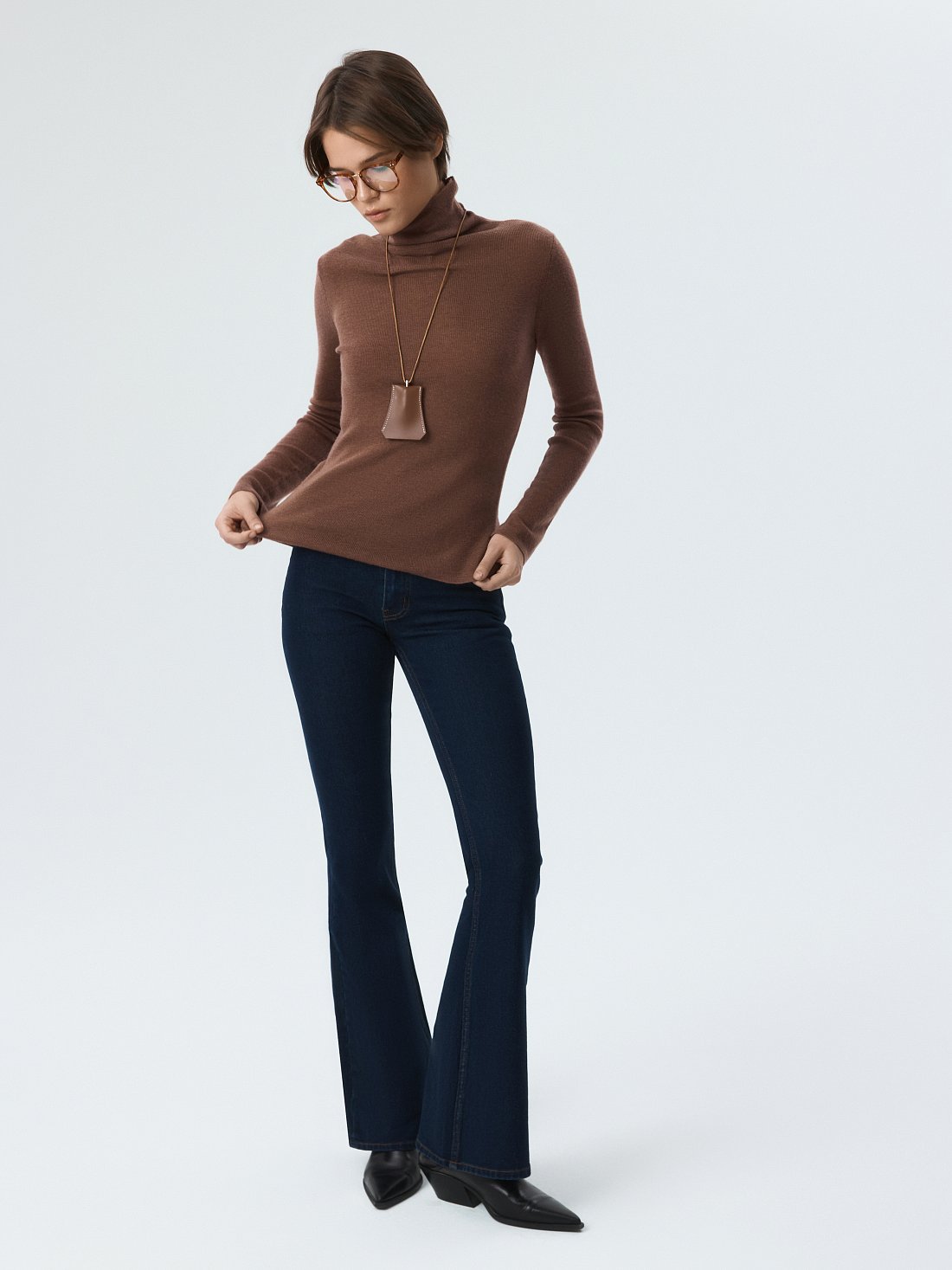 Джинсы-клеш с низкой посадкой: фото №1