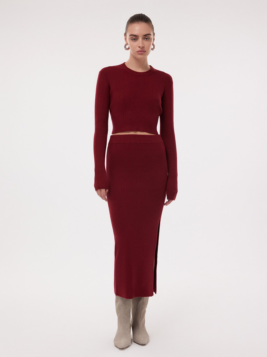 Трикотажная юбка с разрезом: фото №1