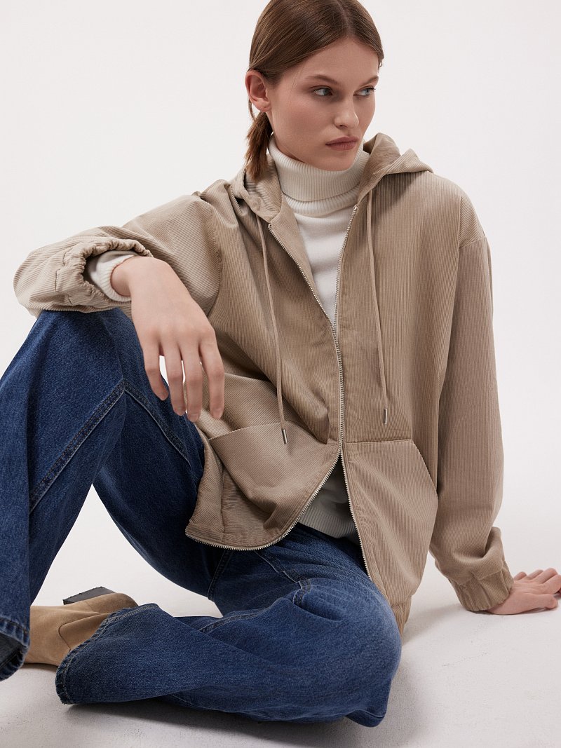 Легкая куртка из вельвета