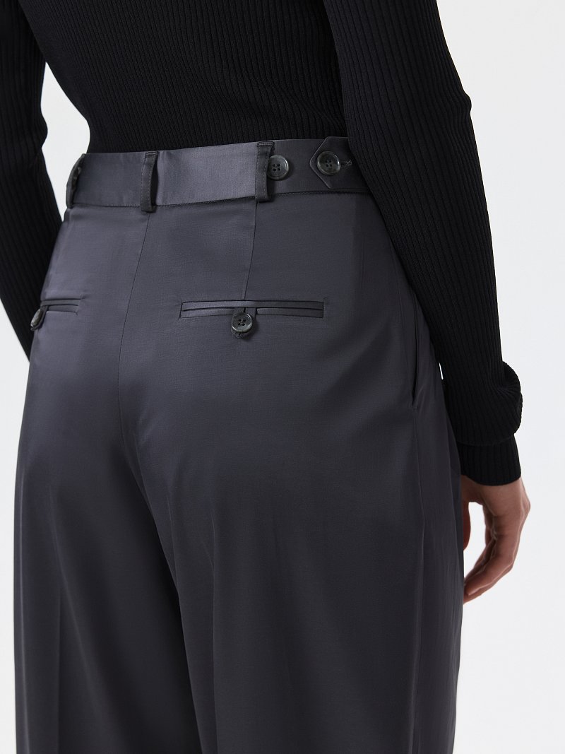 Атласные брюки-бананы