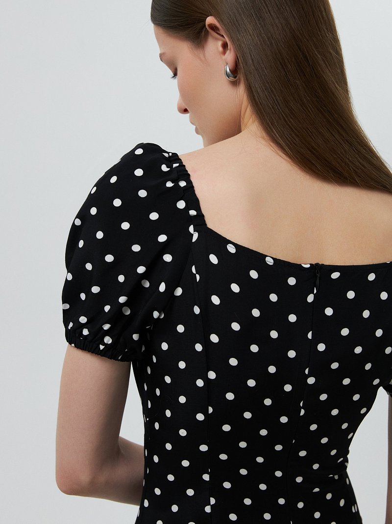 Короткое платье в горох