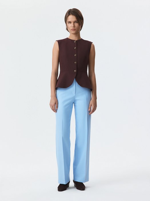 Приталенный жилет с баской: фото №6