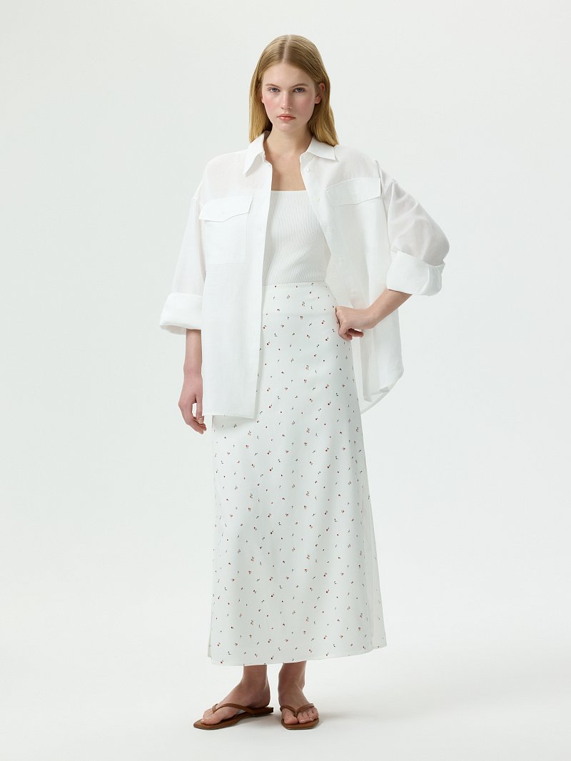 Атласная юбка с разрезами