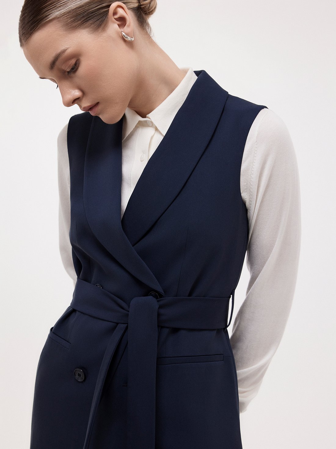 Жилет с поясом: фото №1