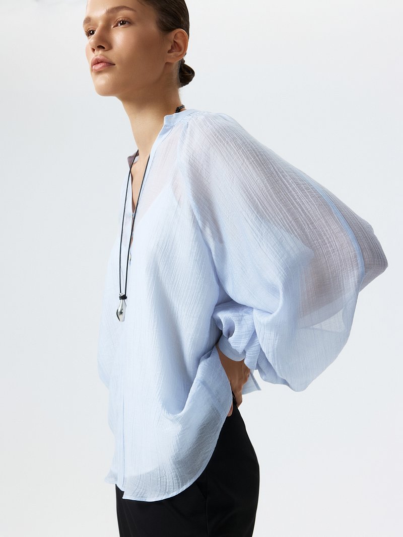 Блуза с V-вырезом