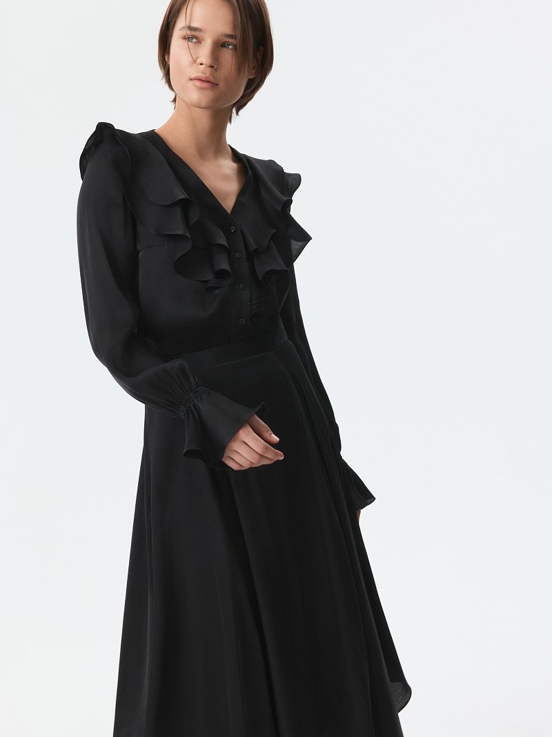 Асимметричная атласная юбка