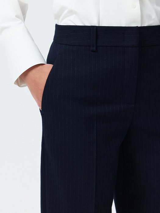 Укороченные брюки в полоску: фото №3