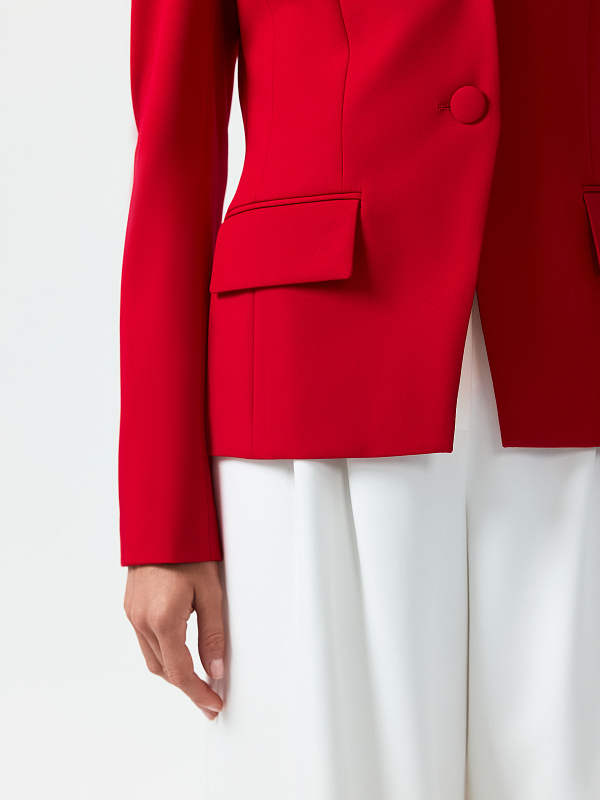 Приталенный жакет из вискозы