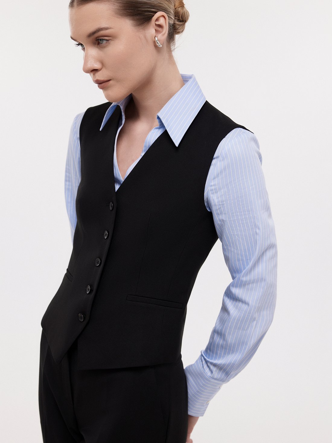 Однобортный жилет на пуговицах: фото №1