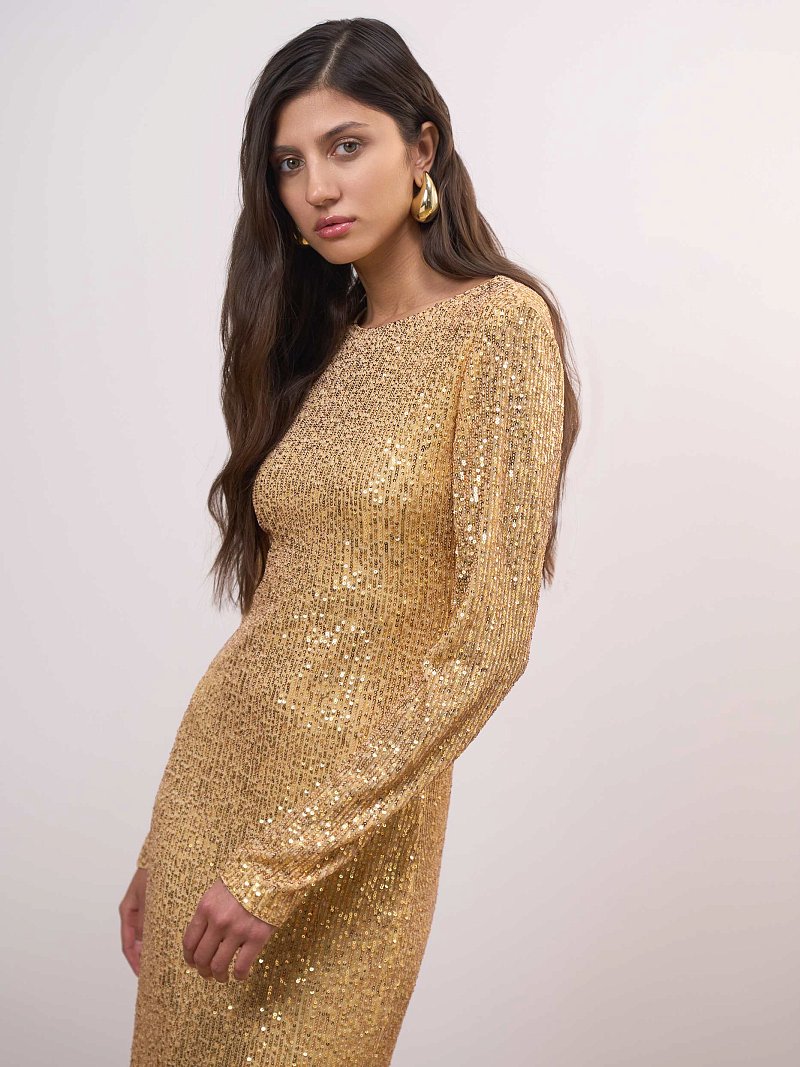 Вечернее платье с пайетками