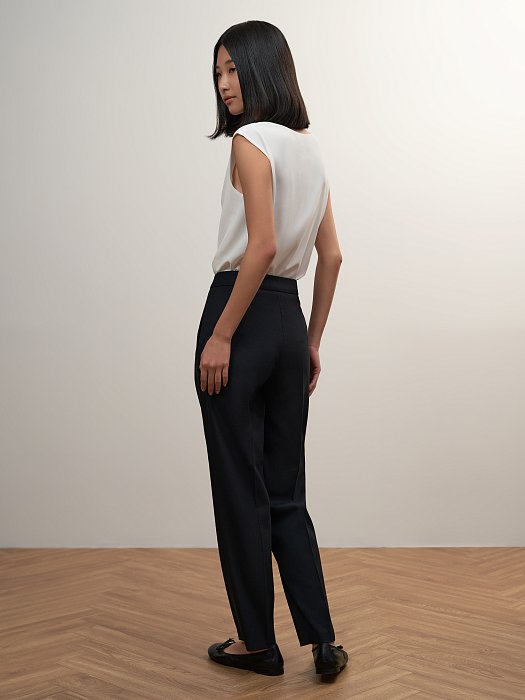 Зауженные брюки со стрелками: фото №5