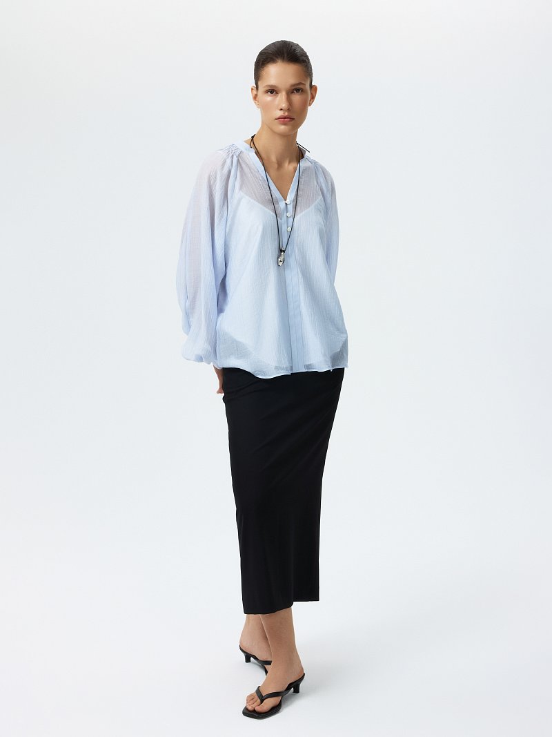 Блуза с V-вырезом