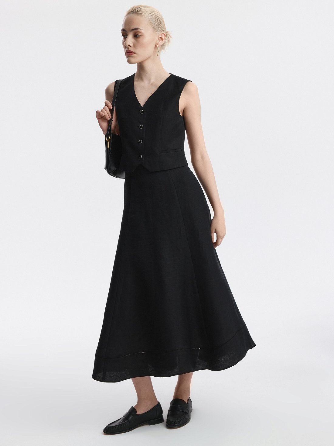 Приталенный жилет изо льна: фото №1