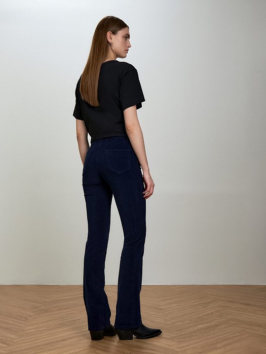 Расклешенные брюки из вельвета: фото №5