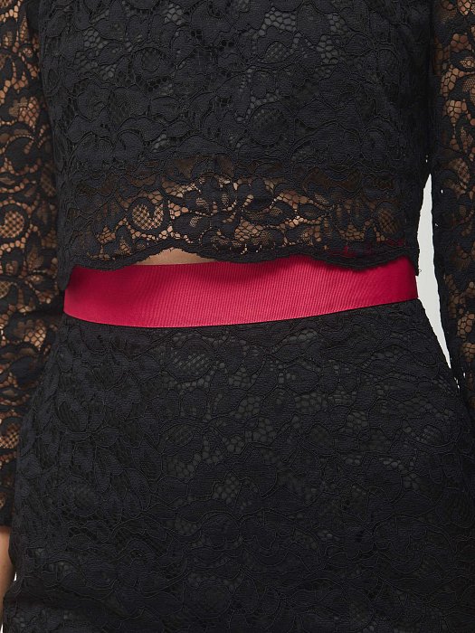 Кружевной костюм из юбка и топа: фото №5