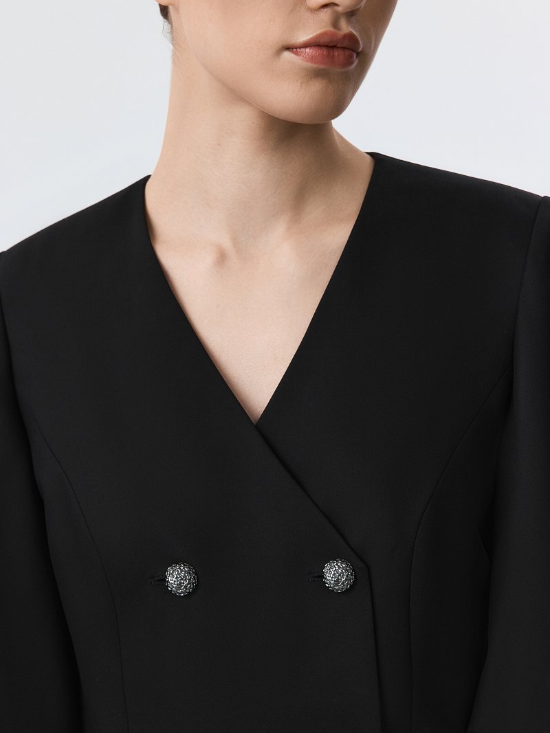 Укороченный жакет с объемными рукавами