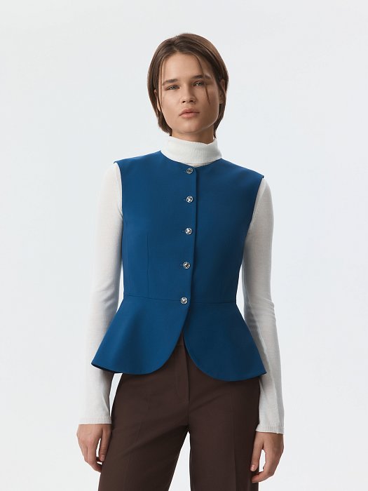 Приталенный жилет с баской: фото №3