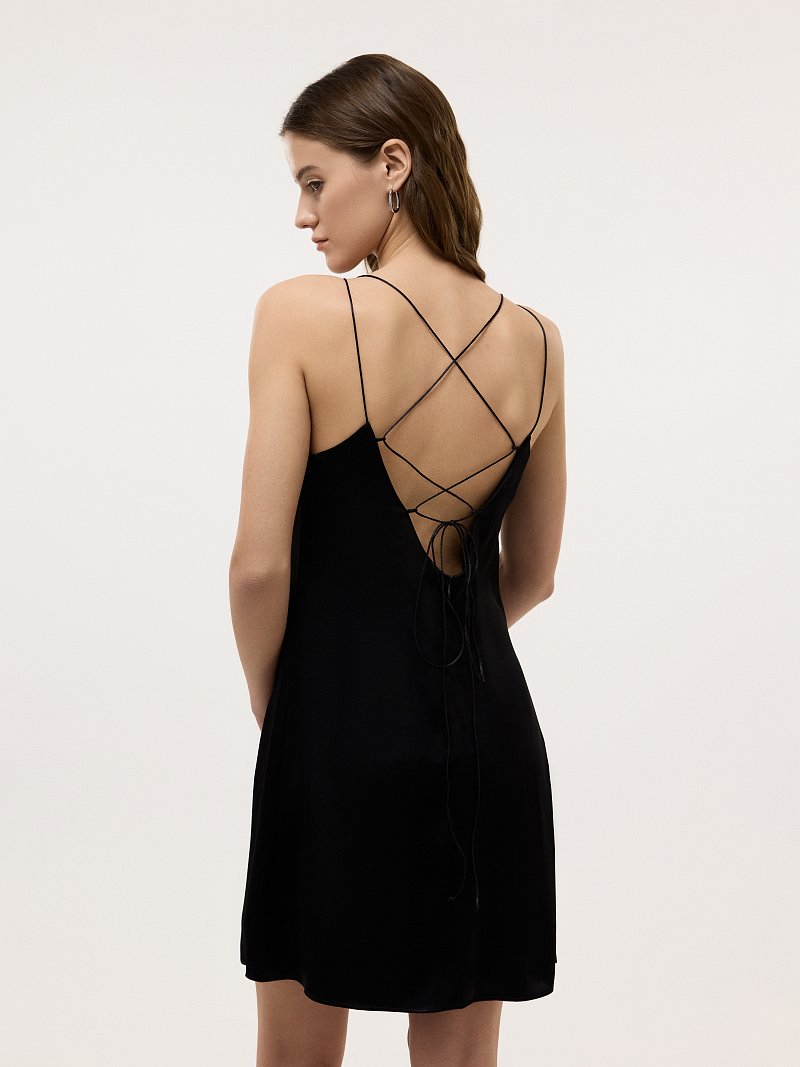 Атласное платье с открытой спиной