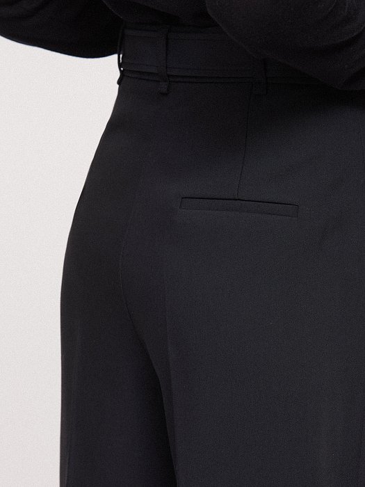 Брюки с защипами и поясом: фото №5