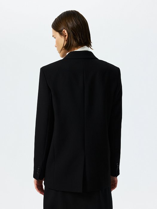 Прямой жакет на пуговице: фото №4