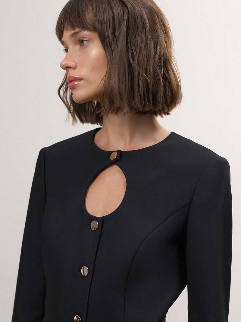 Платье с фигурным вырезом