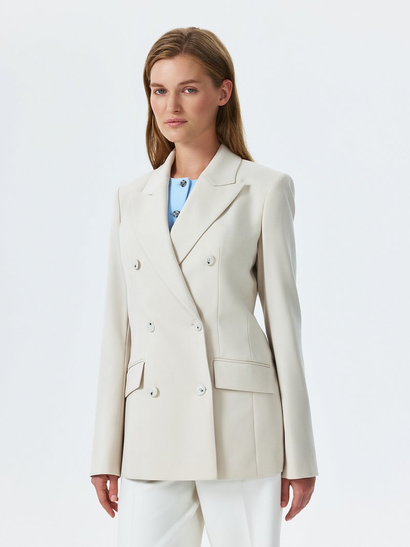 Приталенный двубортный жакет