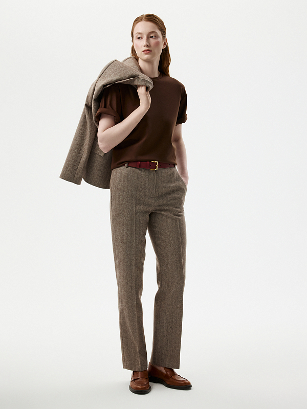 Зауженные брюки «в елочку»