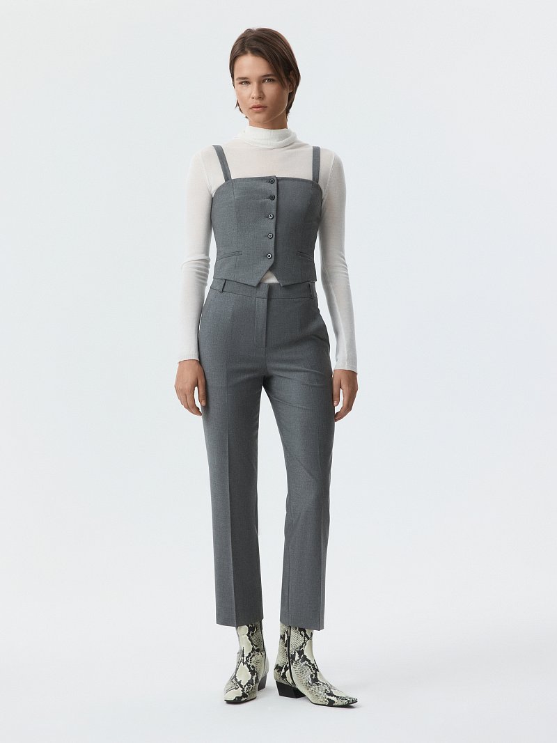 Зауженные брюки со стрелками