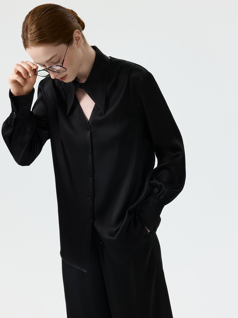 Атласная блуза со съемным воротником