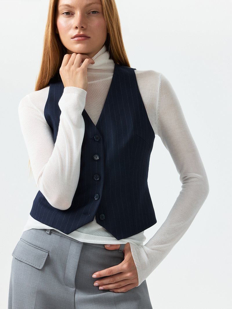Костюмный жилет в полоску