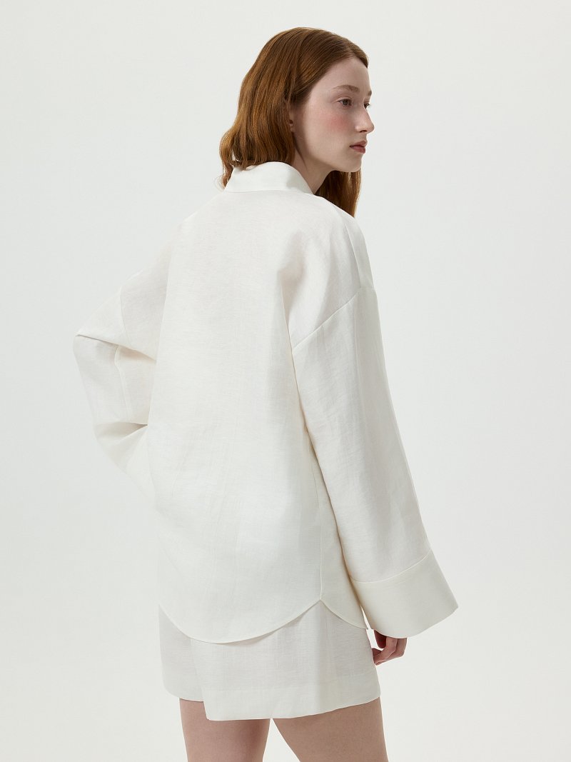 Костюм с рубашкой и шортами