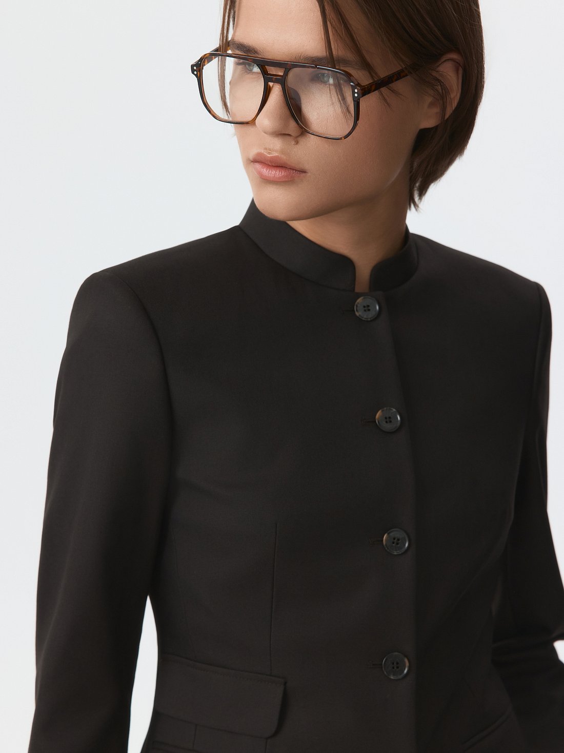 Приталенный жакет со стойкой: фото №1