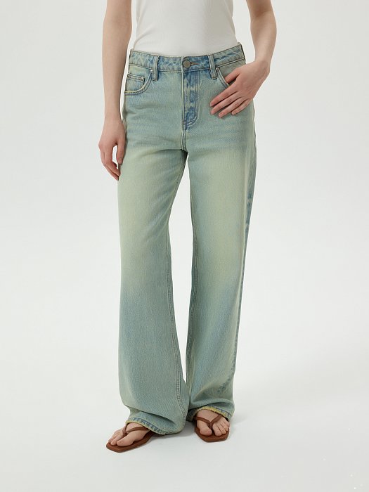 Светлые джинсы с потертостями: фото №3